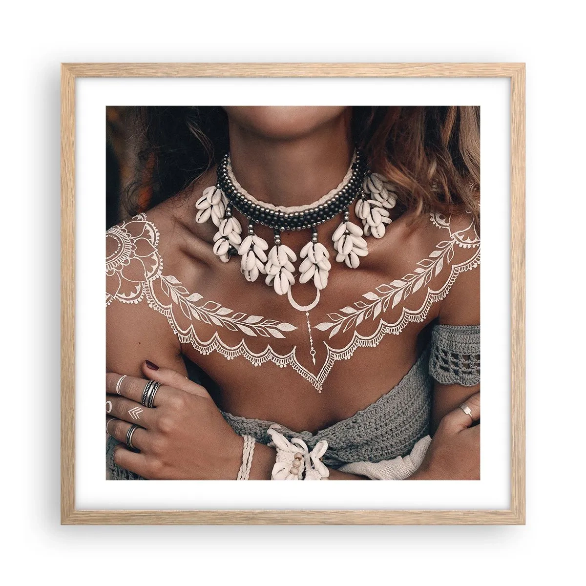 Affiche dans un chêne clair - Poster - Talismans, rituels de la féminité - 50x50 cm