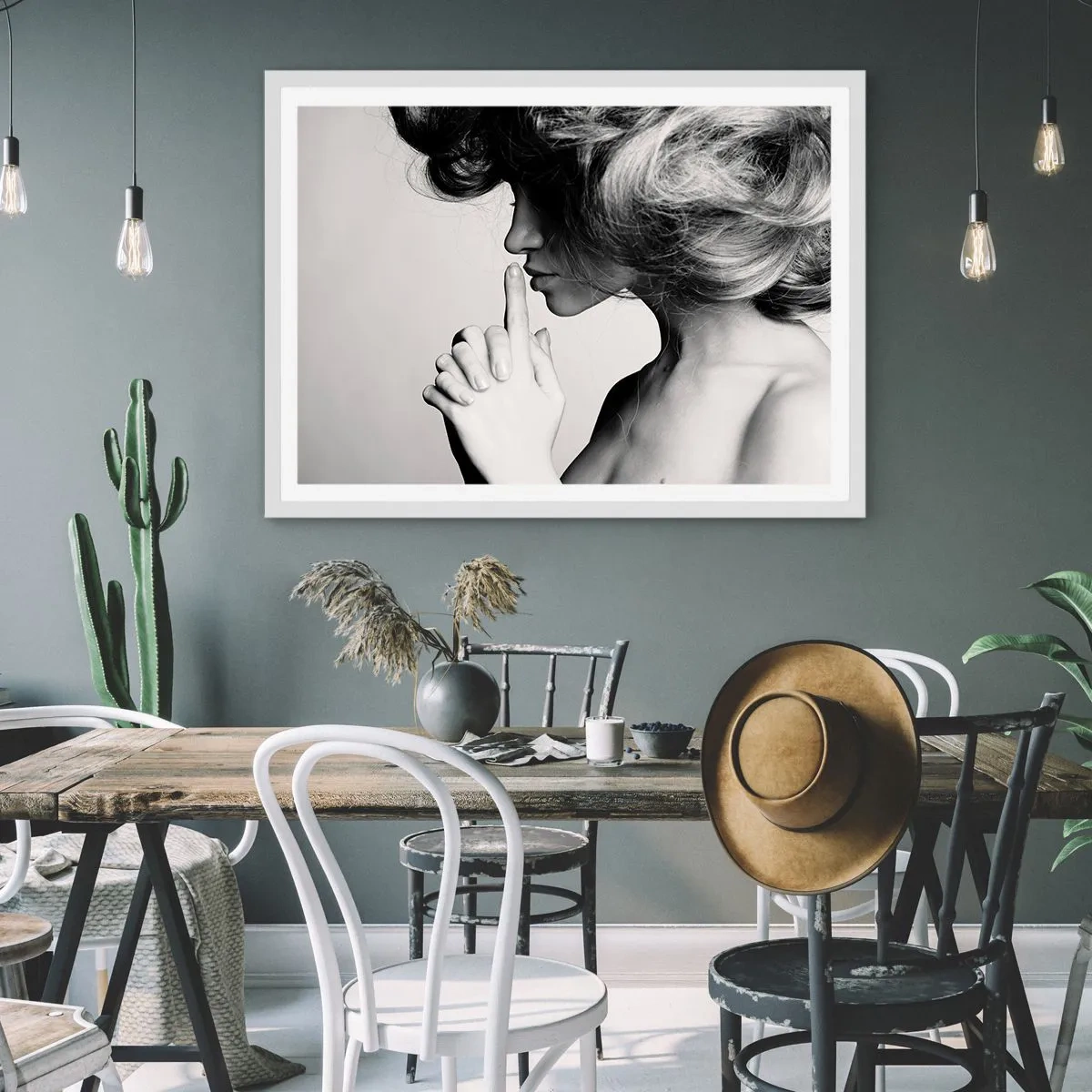 Affiche dans un cadre blanc - Poster - A l'écoute d'elle-même - 50x40 cm