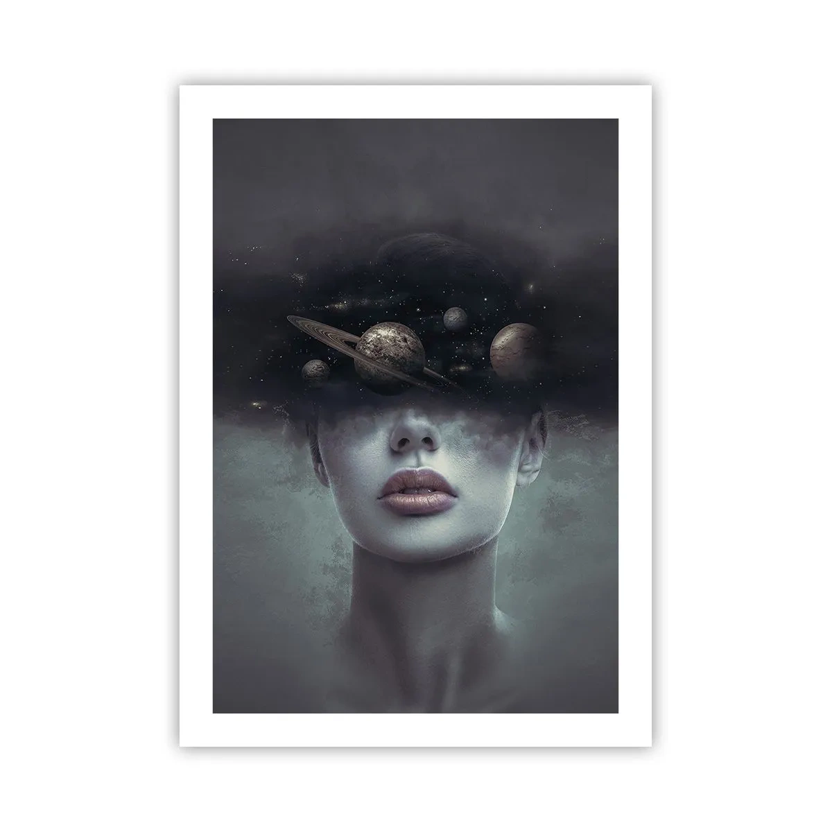 Affiche - Poster - Portrait mystérieux d'une femme avec des planètes dans l'espace - 50x70cm - Et les planètes deviennent folles... - Décoration murale moderne pour le salon et la chambre ARTTOR