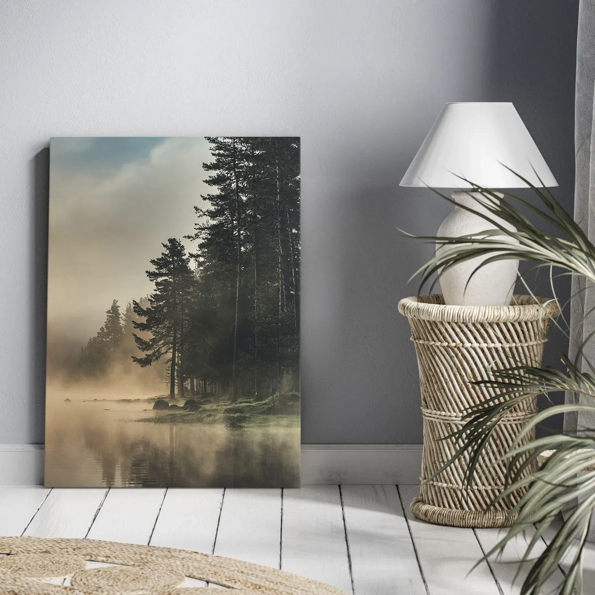 Impression sur toile - Image sur toile - Une forêt brumeuse sur un lac calme - 70x100cm - Naissance du jour - Décoration murale moderne pour le salon et la chambre ARTTOR