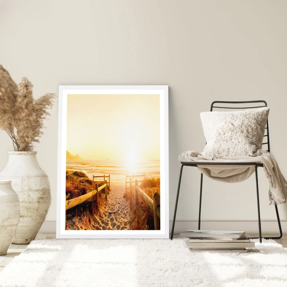 Affiche dans un cadre blanc - Poster - A travers la dune, vers le soleil - 70x100 cm