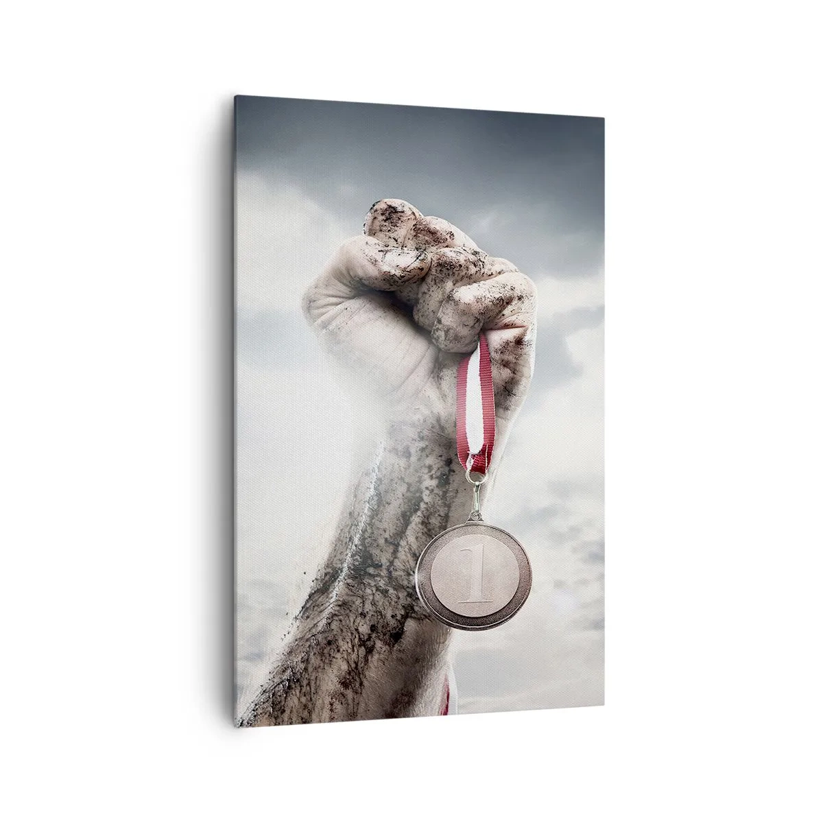 Impression sur toile - Image sur toile - Une main levée avec une médaille contre un ciel nuageux - 80x120cm - Per aspera ad astra - Décoration murale moderne pour le salon et la chambre ARTTOR