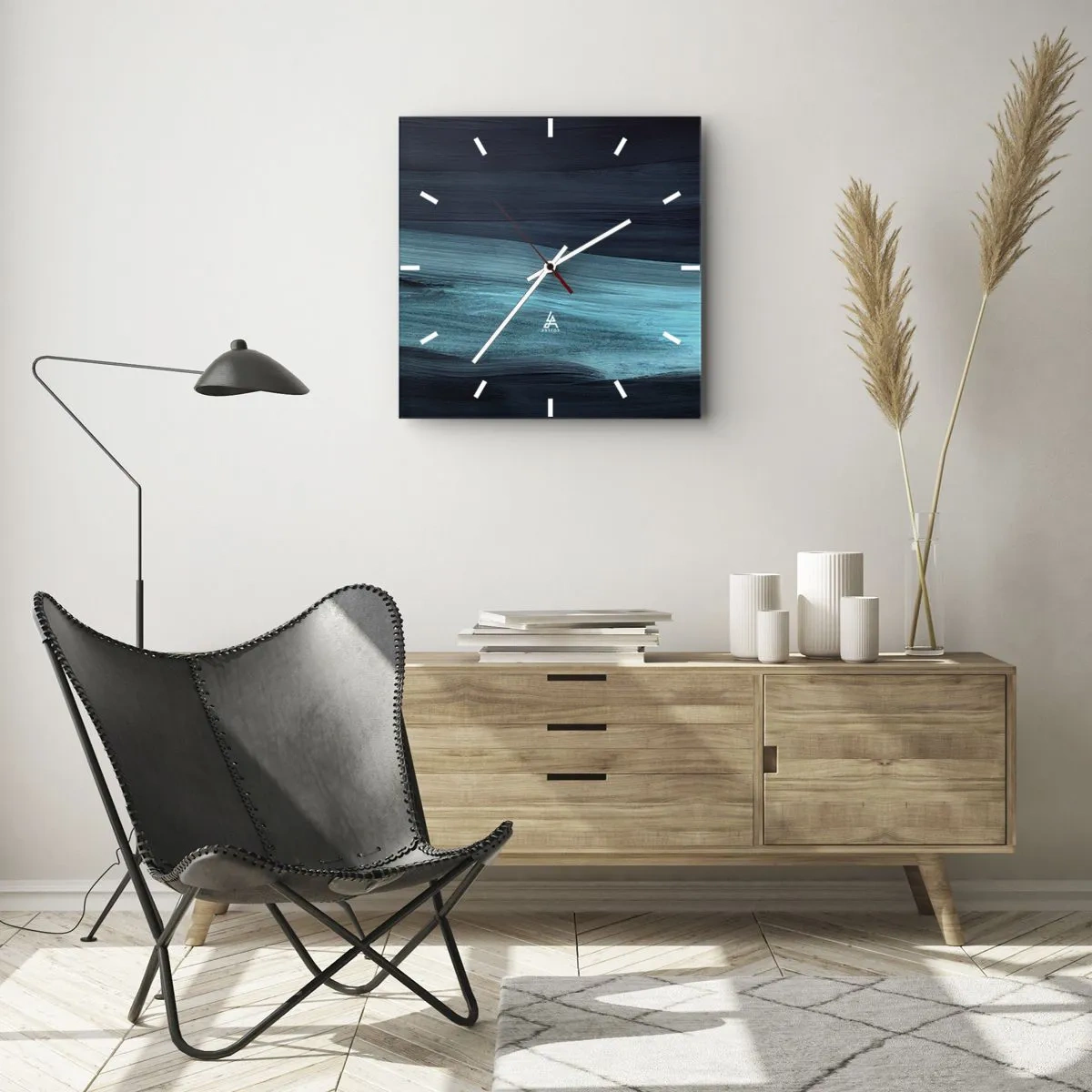 Horloge murale - Pendule murale - De subtiles vagues abstraites dans des tons bleus foncés - 30x30cm - Suivez le courant - Décoration murale moderne pour le salon et la chambre ARTTOR