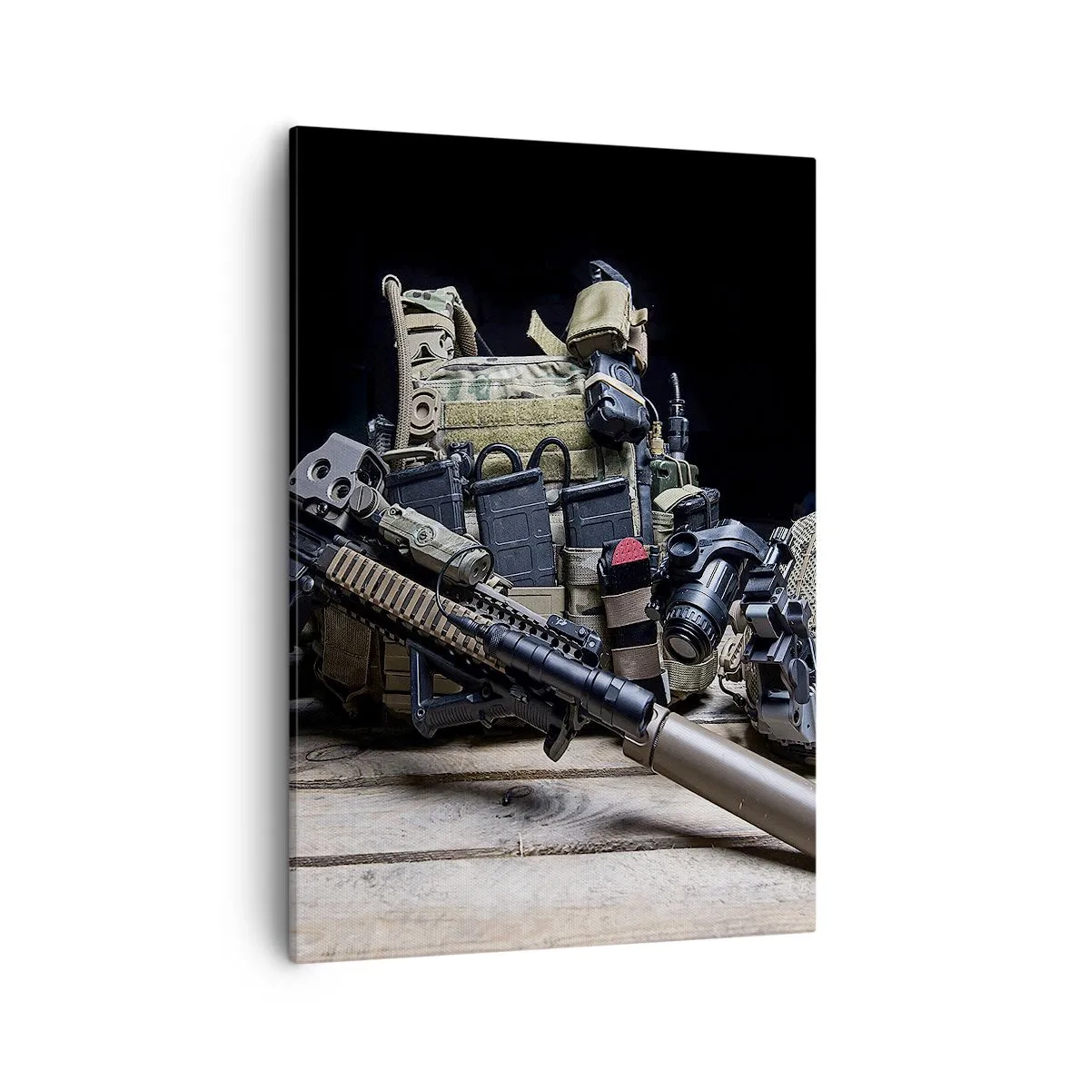 Impression sur toile - Image sur toile - Équipement tactique avec un fusil sur une table en bois - 50x70cm - Se reposer! - Décoration murale moderne pour le salon et la chambre ARTTOR