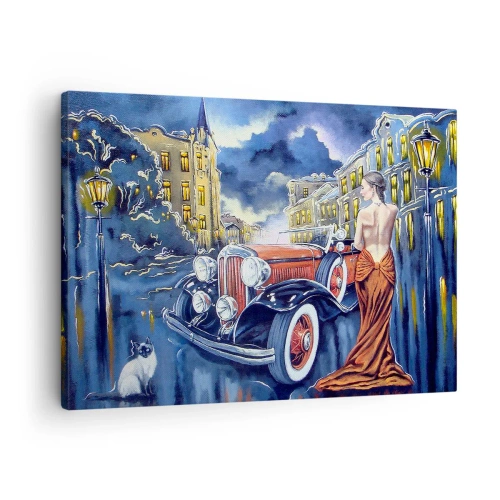 Impression sur toile - Image sur toile - Une femme dans une robe élégante à côté d'une voiture rétro la nuit - 70x50cm - Nocturne en bleu et corail - Décoration murale moderne pour le salon et la chambre ARTTOR