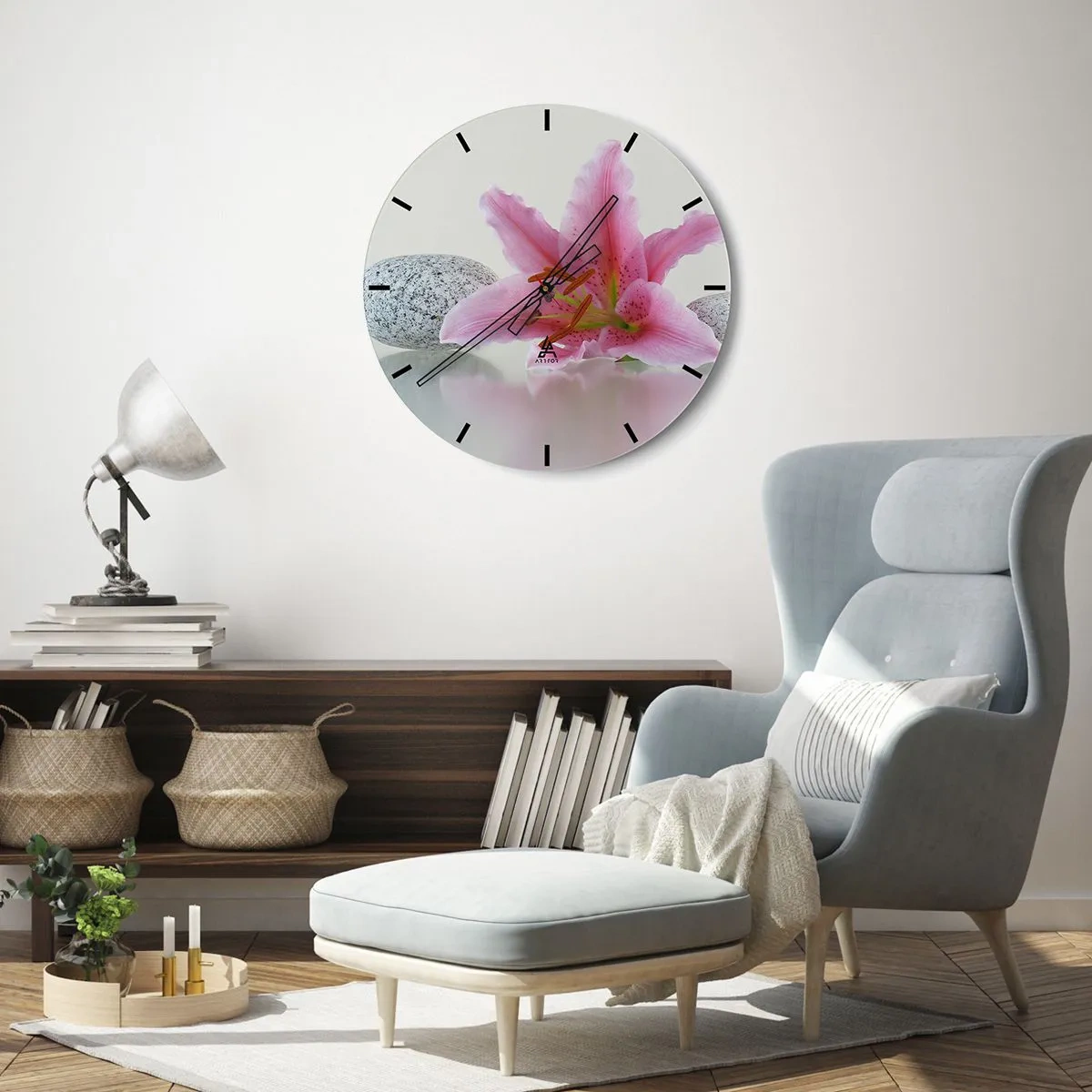 Horloge murale - Pendule murale - Un lys rose sur un fond de pierres lisses dans un arrangement lumineux - 30x30cm - Étude de rose, gris et blanc - Décoration murale moderne pour le salon, la cuisine et la chambre ARTTOR