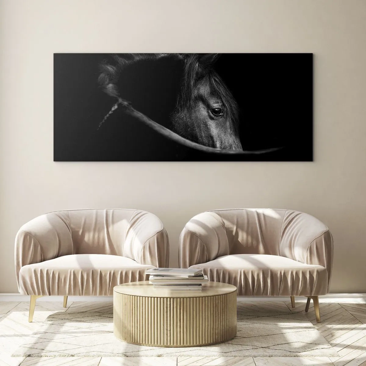 Impression sur verre - Image sur verre - Portrait en noir et blanc d'un cheval avec un jeu subtil de lumière et d'ombre sur un fond sombre. - 160x50cm - Prince Noir - Décoration murale moderne pour le salon et la chambre ARTTOR