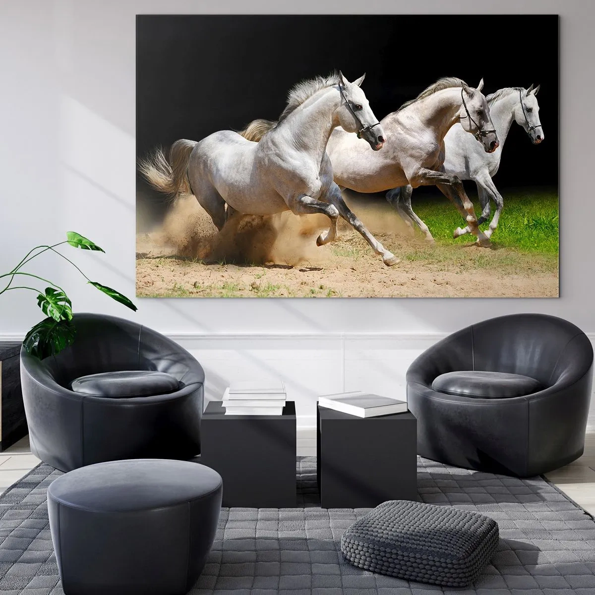 Impression sur verre - Image sur verre - Trois chevaux blancs galopant sur le sol sablonneux - 120x80cm - Trois Grâces - Décoration murale moderne pour le salon et la chambre ARTTOR