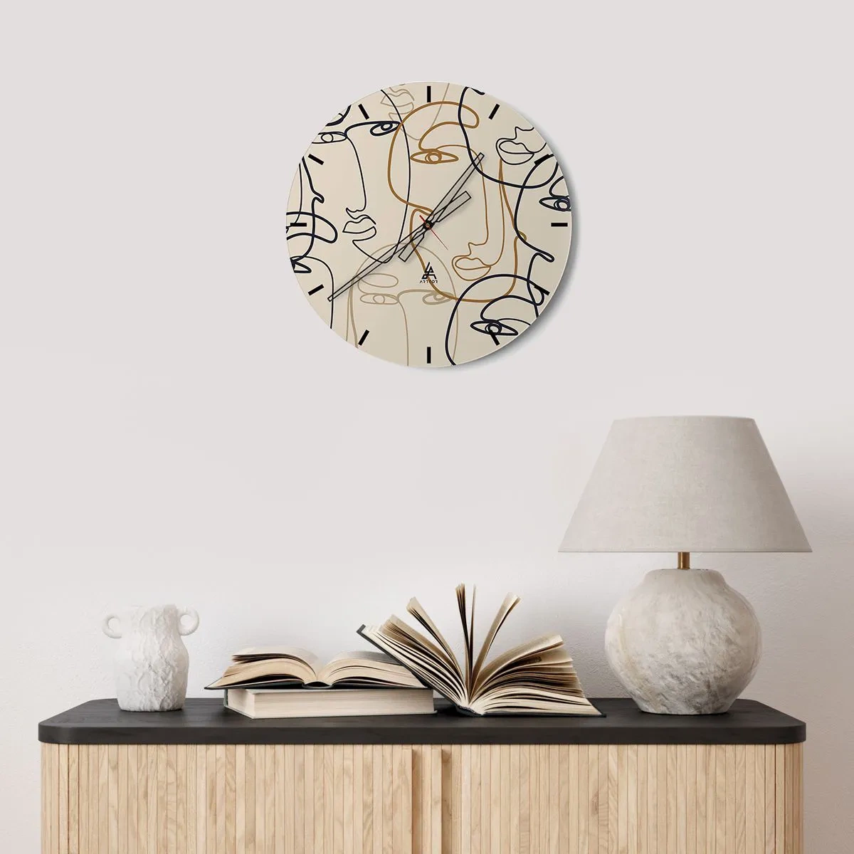 Horloge murale - Pendule murale - Visages contournés dans un style d'art linéaire sur un fond beige - 30x30cm - Portrait multiplié - Décoration murale moderne pour le salon, la cuisine et la chambre ARTTOR