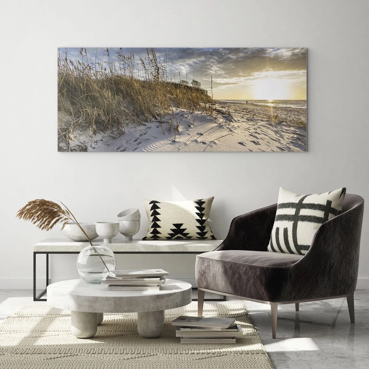Impression sur verre - Image sur verre - Dunes avec de l'herbe et des empreintes de pas dans le sable au coucher du soleil - 120x50cm - Invitation à la ballade - Décoration murale moderne pour le salon et la chambre ARTTOR