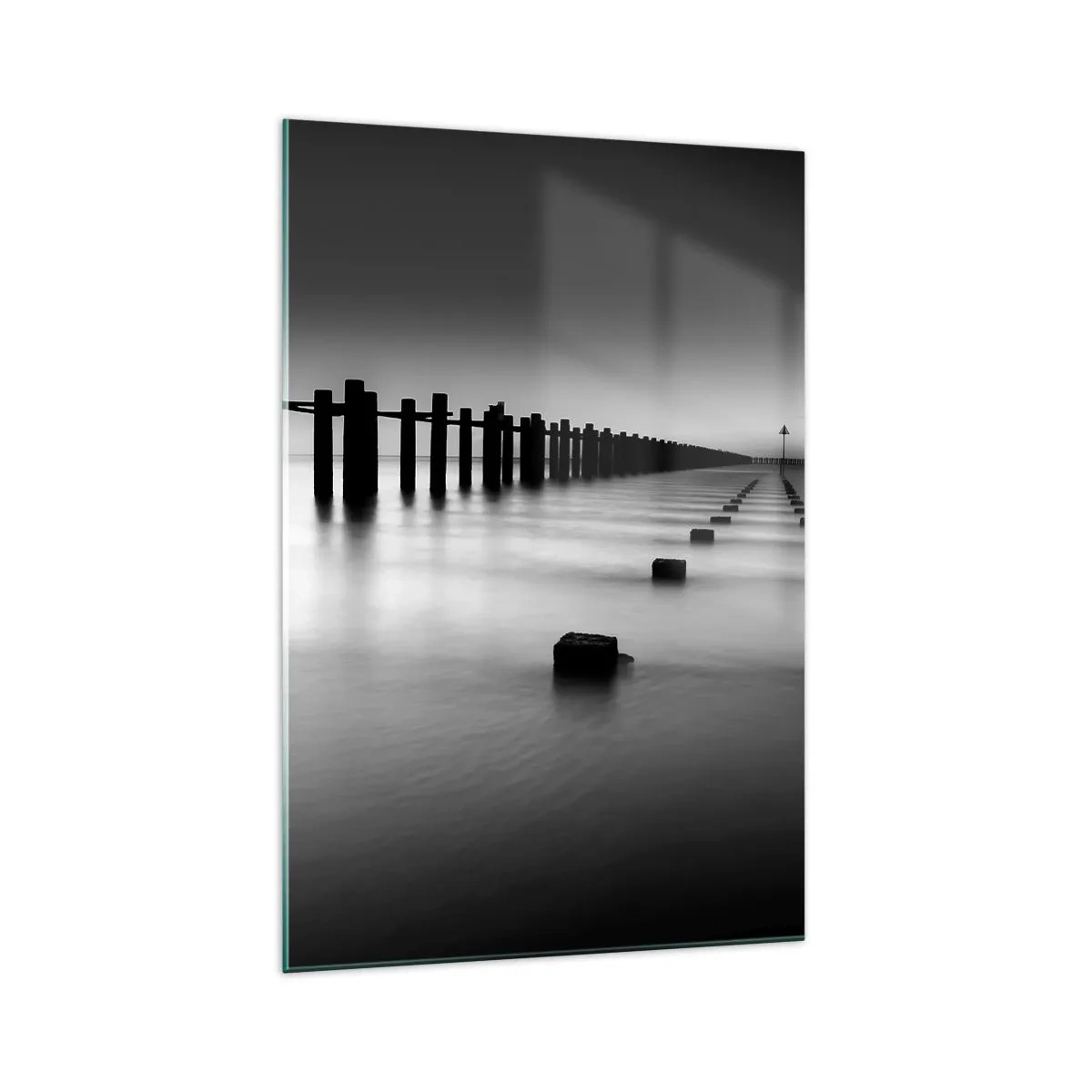 Impression sur verre - Image sur verre - Poteaux en bois et blocs de béton immergés dans l'eau dans des tons noirs et blancs - 70x100cm - Distance grise dans le brouillard - Décoration murale moderne pour le salon et la chambre ARTTOR