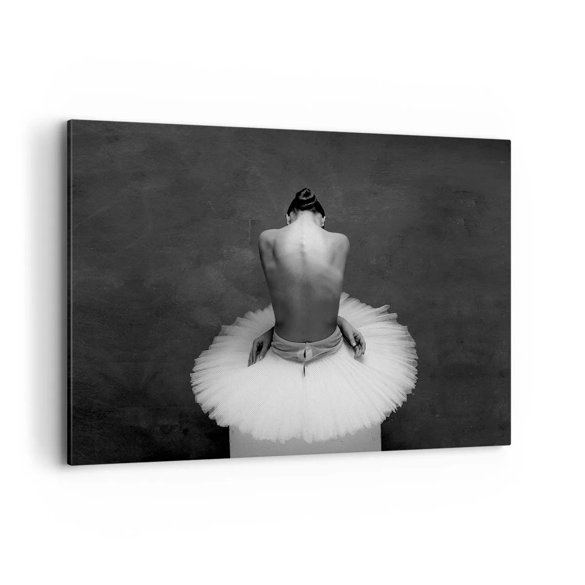 Impression sur toile - Image sur toile - Une danseuse de ballet dans une pose classique sur un fond sombre. - 120x80cm - C'est justement en train de fleurir - Décoration murale moderne pour le salon et la chambre ARTTOR