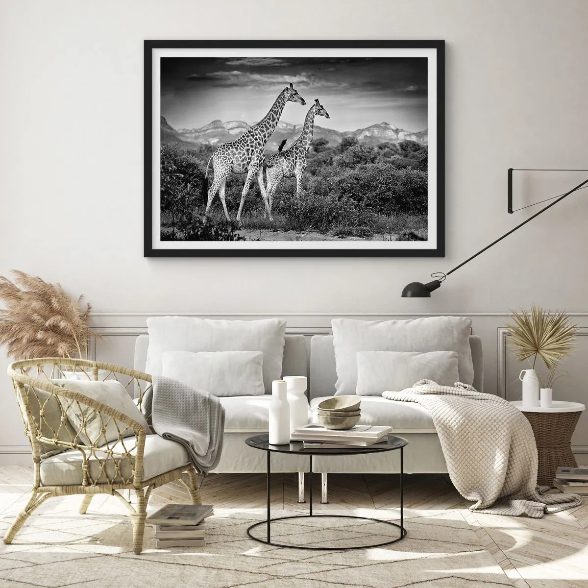 Affiche dans un cadre noir - Poster - Silhouettes noires et blanches de deux girafes dans la savane - 70x50cm - Hautes sphères en Afrique - Décoration murale moderne pour le salon et la chambre ARTTOR