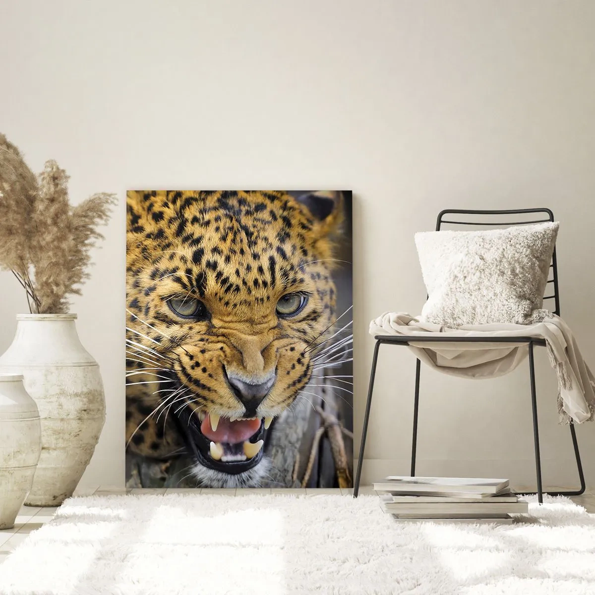 Impression sur verre - Image sur verre - Gros plan d'un léopard agressif avec des détails clairs - 50x70cm - Reste en retrait, je te préviens ! - Décoration murale moderne pour le salon et la chambre ARTTOR