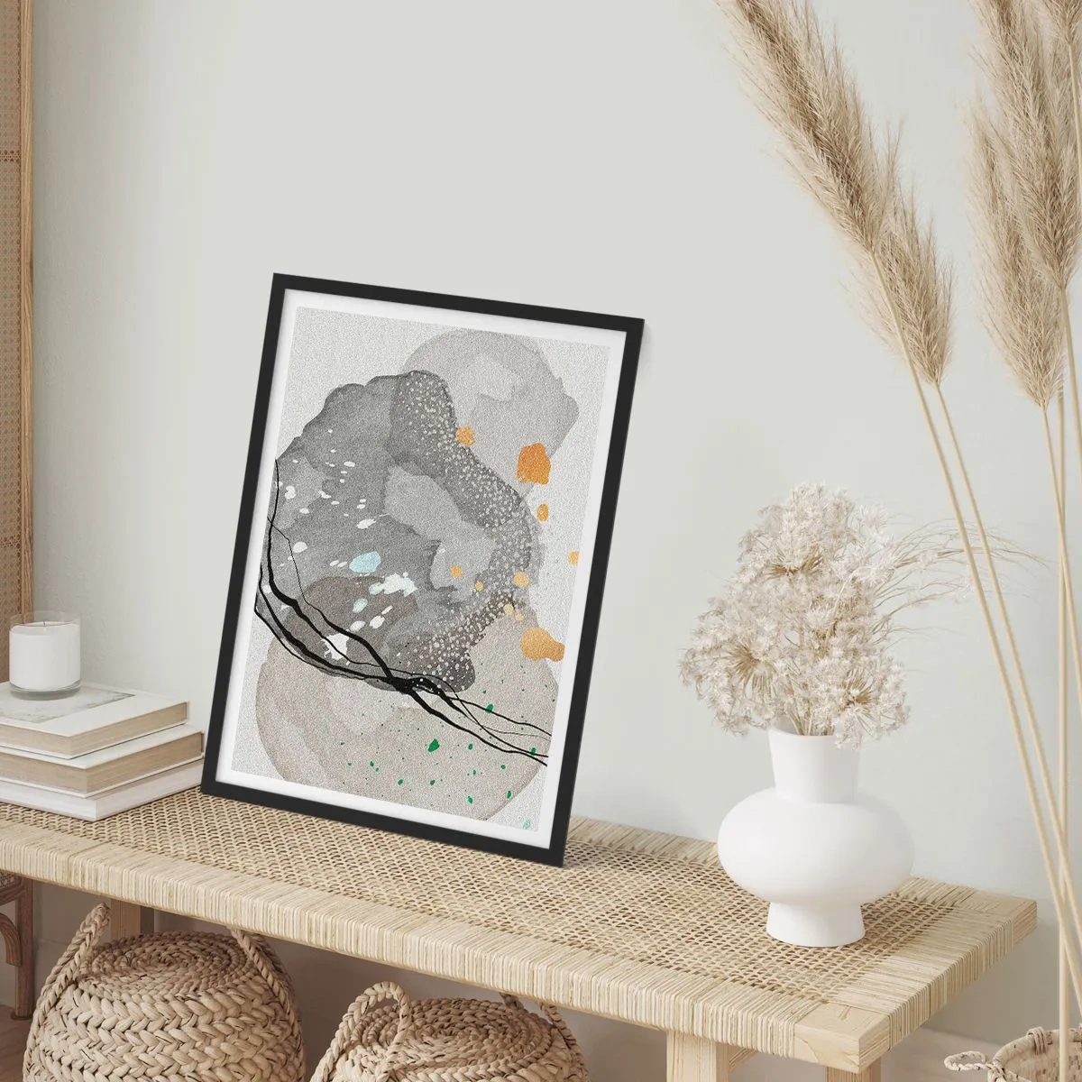 Affiche dans un cadre noir - Poster - Une composition de formes organiques dans des tons de gris et d'or. - 50x70cm - Composition organique - Décoration murale moderne pour le salon et la chambre ARTTOR