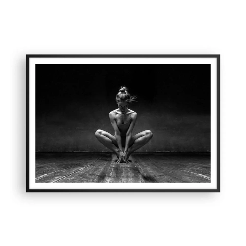 Affiche dans un cadre noir - Poster - Portrait en noir et blanc d'une danseuse en pleine concentration. - 100x70cm - Concentration de l'énergie de la danse - Décoration murale moderne pour le salon et la chambre ARTTOR