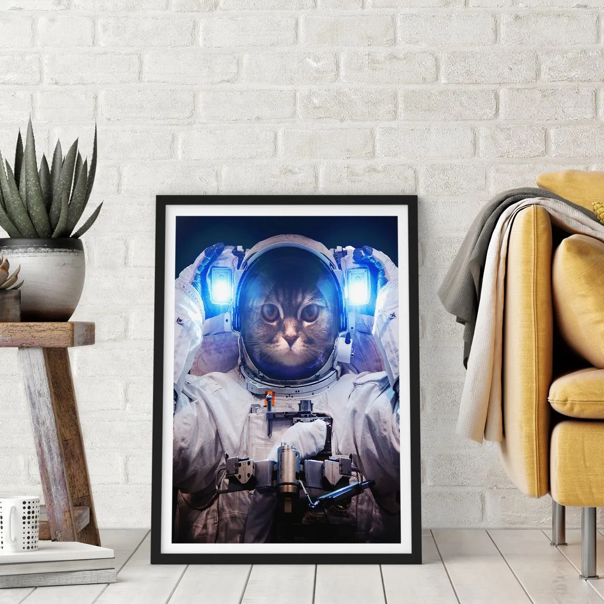 Affiche dans un cadre noir - Poster - Chat astronaute en combinaison spatiale complète - 50x70cm - Houston, vous avez un problème - Décoration murale moderne pour le salon et la chambre ARTTOR