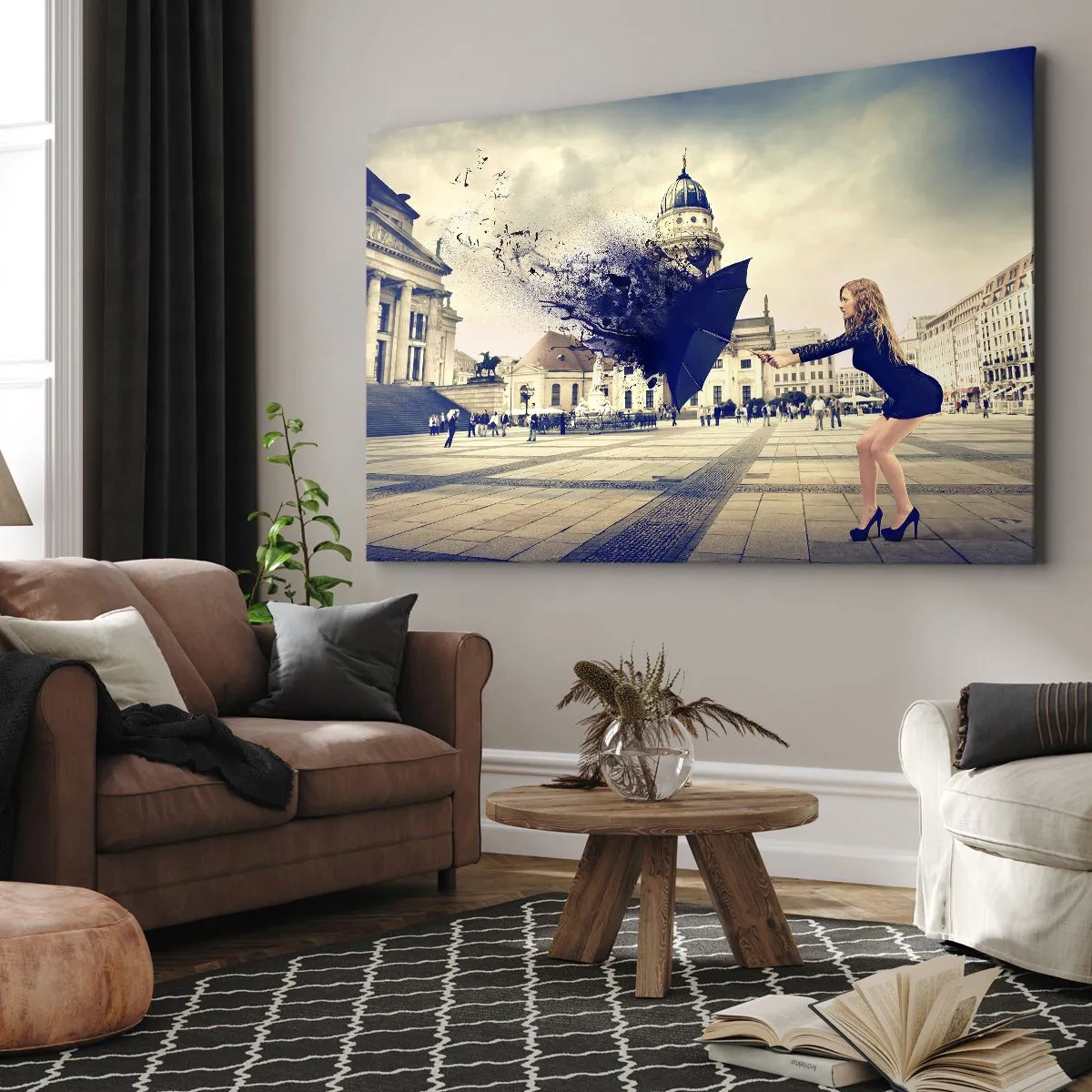 Impression sur toile - Image sur toile - Une femme avec un parapluie dans une composition artistique sur fond urbain - 70x50cm - Il y a un tel vent… - Décoration murale moderne pour le salon et la chambre ARTTOR