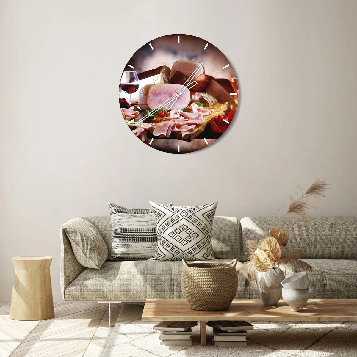 Horloge murale - Pendule murale - Arrangement de charcuterie et de viande avec un verre de vin - 30x30cm - Un rêve culinaire avec une carafe - Décoration murale moderne pour le salon, la cuisine et la chambre ARTTOR