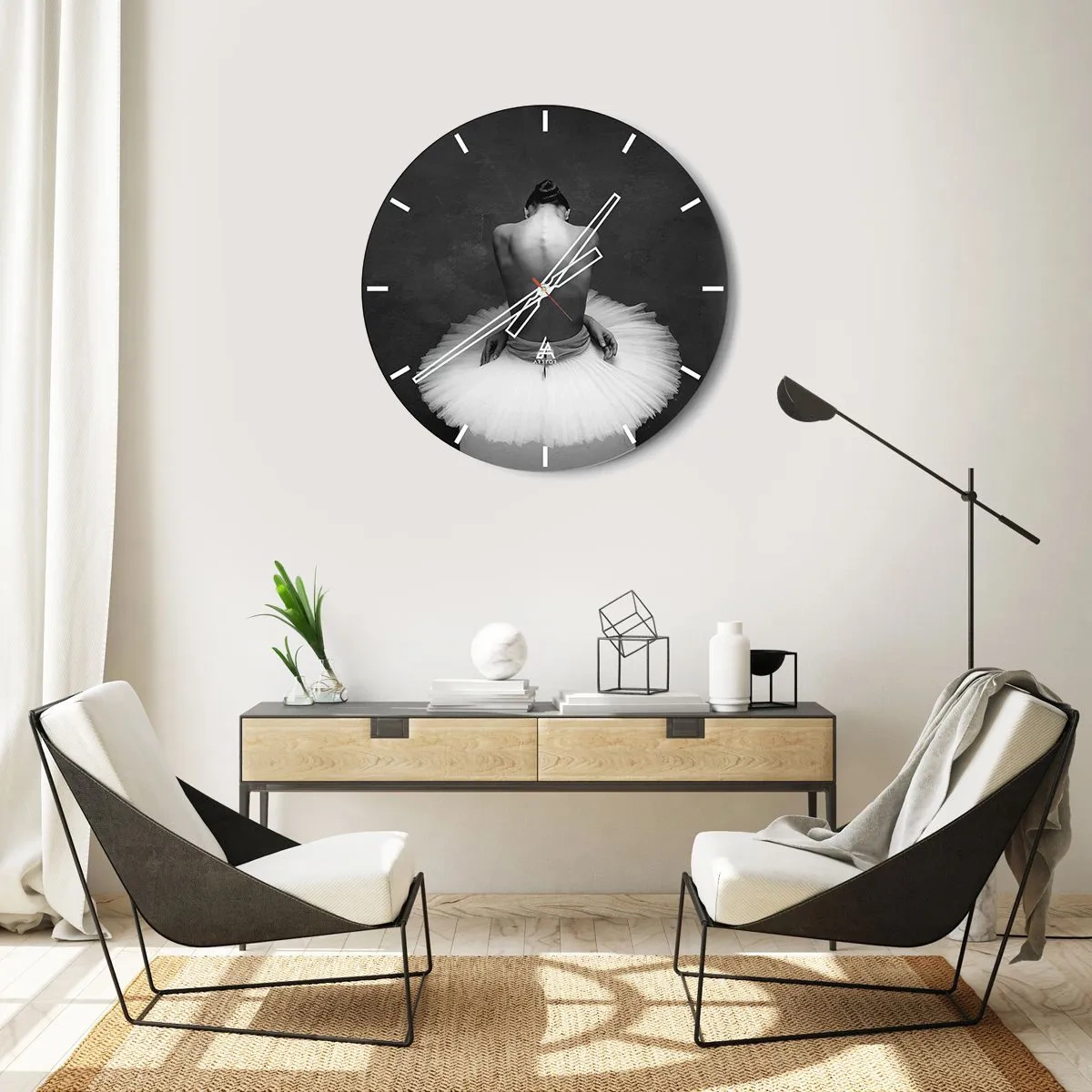 Horloge murale - Pendule murale - Une danseuse en jupe de tulle assise à l'envers en noir et blanc - 30x30cm - C'est justement en train de fleurir - Décoration murale moderne pour le salon, la cuisine et la chambre ARTTOR