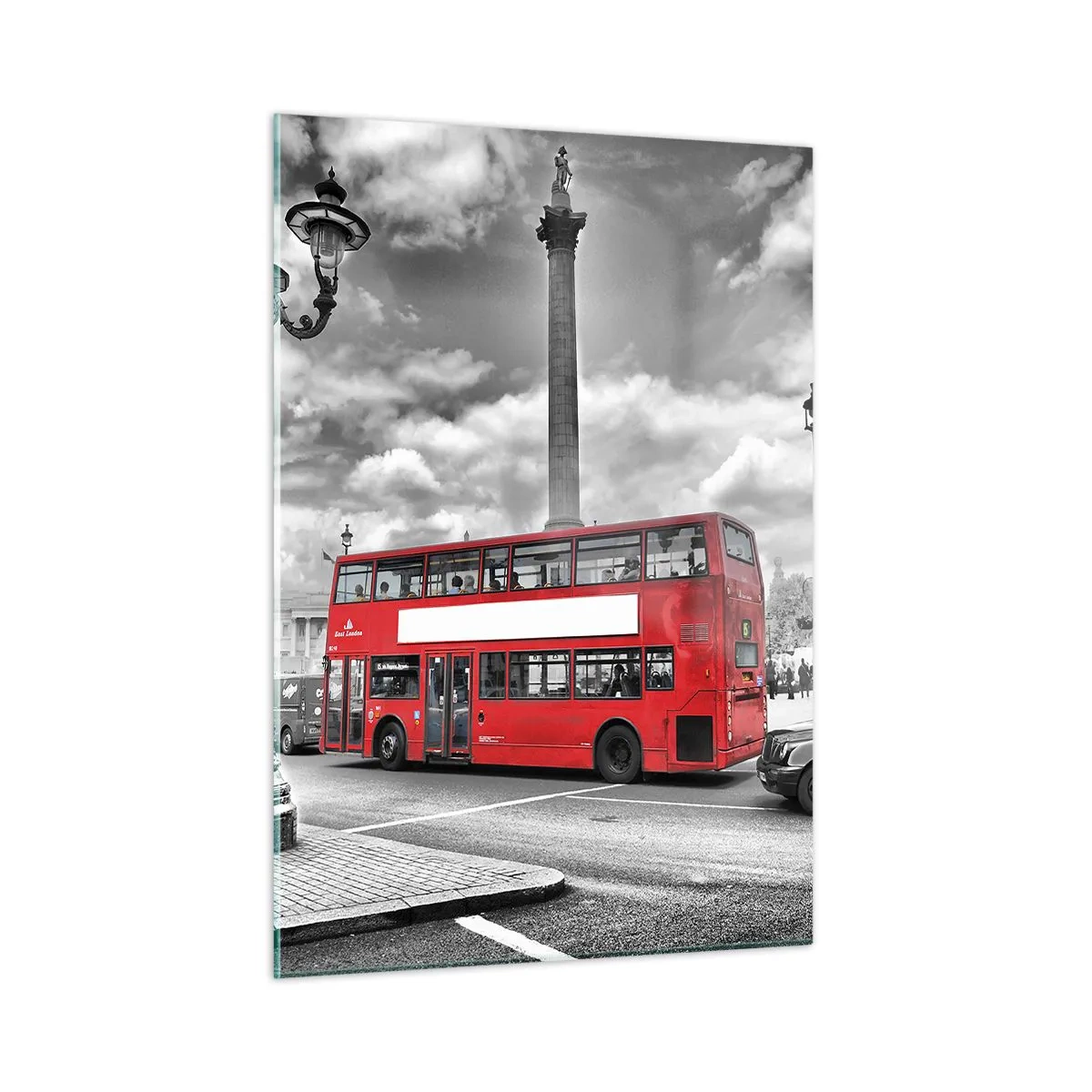 Impression sur verre - Image sur verre - Un bus rouge sur un paysage urbain en noir et blanc - 50x70cm - La vraie circulation sanguine de la ville - Décoration murale moderne pour le salon et la chambre ARTTOR