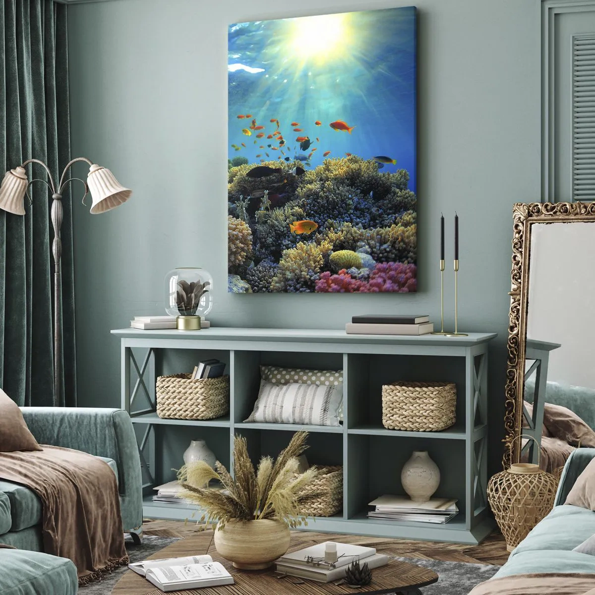 Impression sur toile - Image sur toile - Récif corallien avec des poissons sous les rayons du soleil sous l'eau - 70x100cm - Trésor sous-marin - Décoration murale moderne pour le salon et la chambre ARTTOR