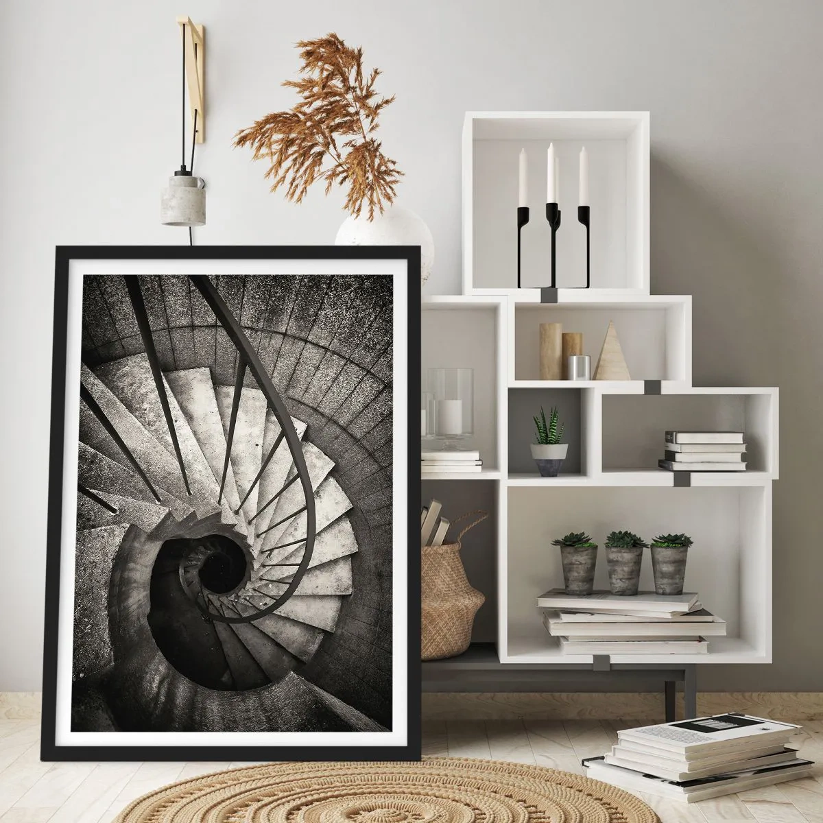 Affiche dans un cadre noir - Poster - Photographie en noir et blanc d'un escalier en colimaçon vu du dessus - 50x70cm - En haut des escaliers, en bas des escaliers - Décoration murale moderne pour le salon et la chambre ARTTOR