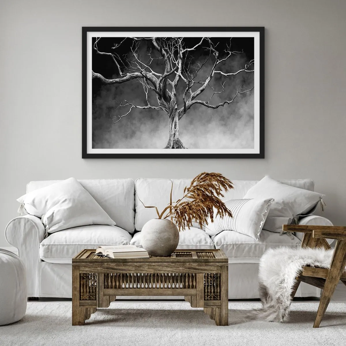 Affiche dans un cadre noir - Poster - Un arbre sec en noir et blanc contre le brouillard - 100x70cm - Primordial et sacré - Décoration murale moderne pour le salon et la chambre ARTTOR