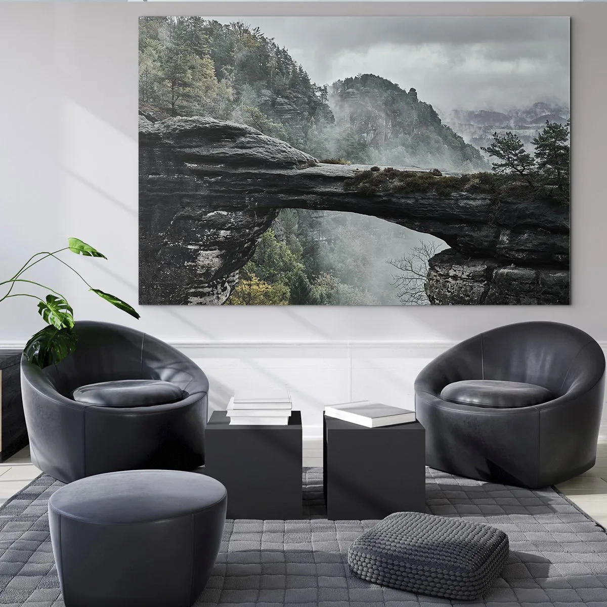 Impression sur verre - Image sur verre - Un pont de pierre entre des montagnes brumeuses et un paysage forestier - 120x80cm - L'aventure est sur le point de commencer - Décoration murale moderne pour le salon et la chambre ARTTOR