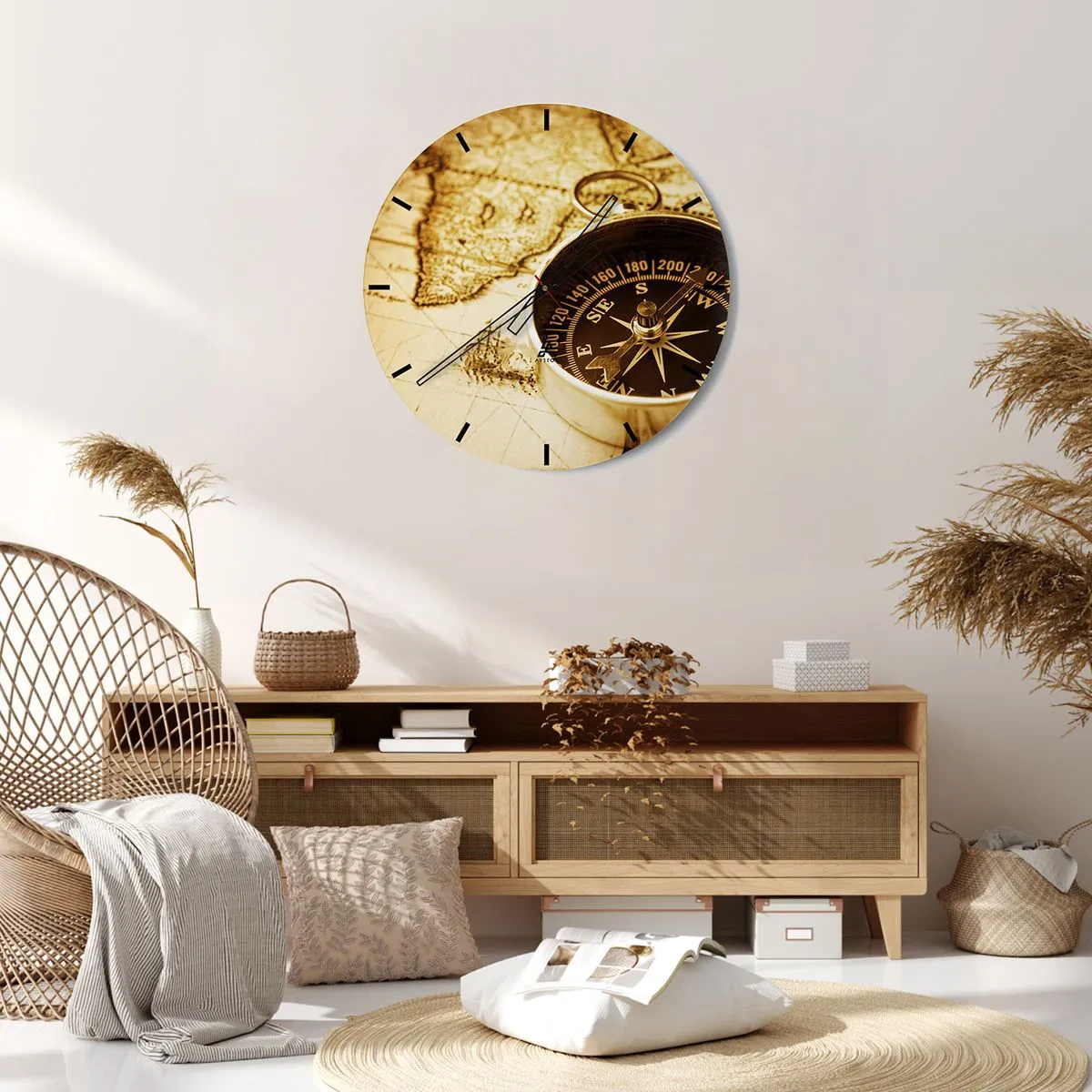 Horloge murale - Pendule murale - Une boussole sur fond de vieille carte aux tons chauds - 30x30cm - Est ou ouest? - Décoration murale moderne pour le salon, la cuisine et la chambre ARTTOR