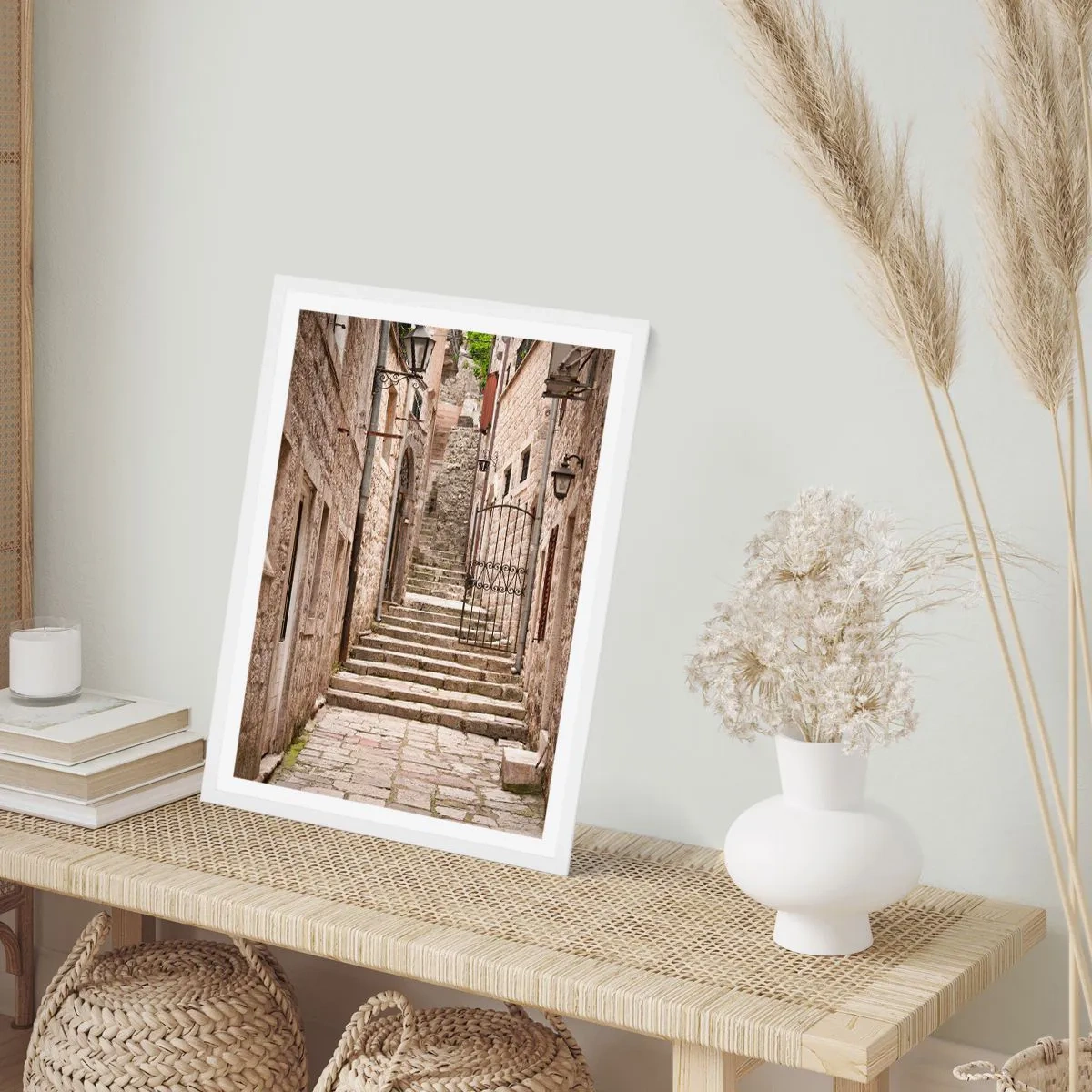Affiche dans un cadre blanc - Poster - Une vieille ruelle magique - 70x100 cm