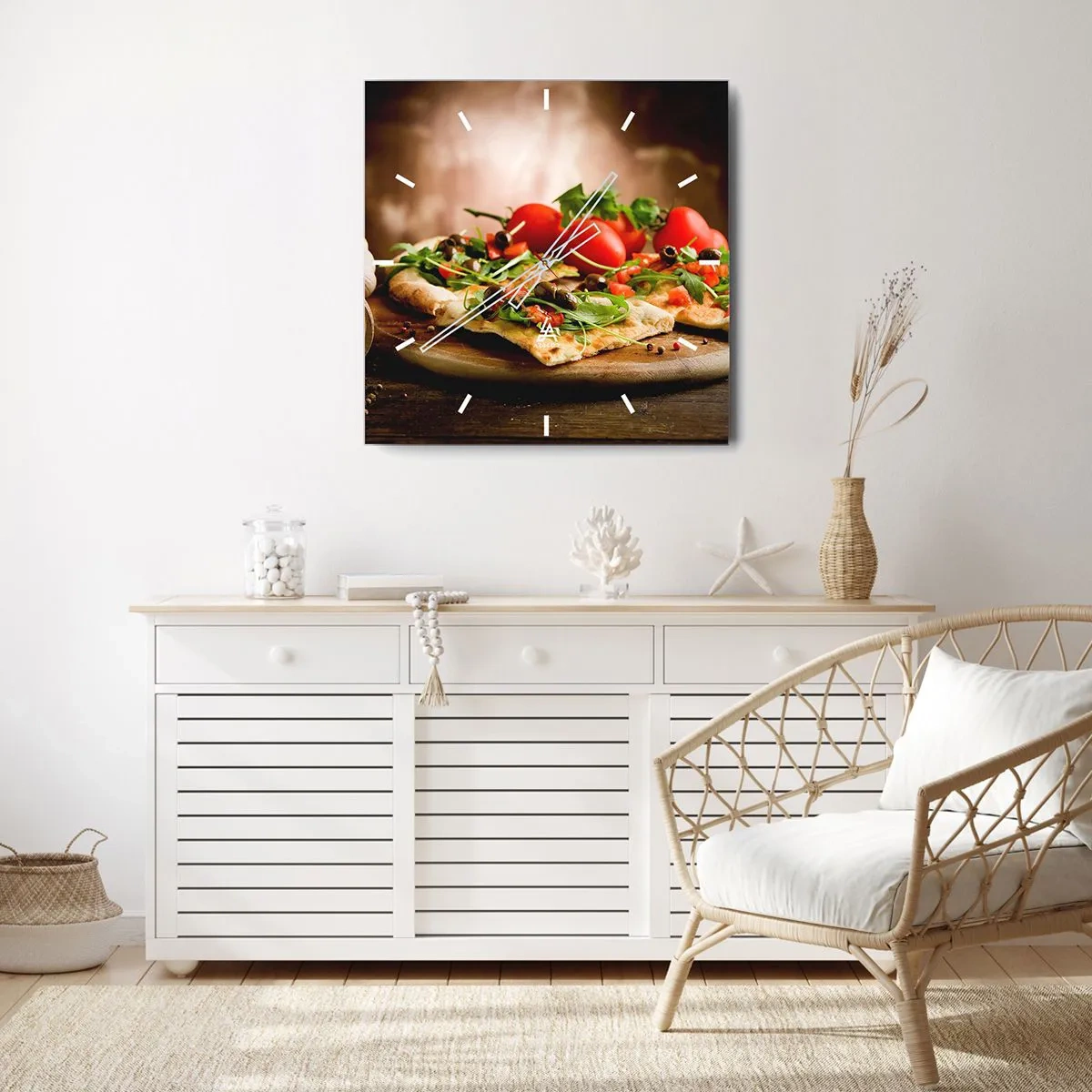 Horloge murale - Pendule murale - Pizza aux légumes sur une planche en bois dans un style rustique - 30x30cm - Directement du four et du jardin - Décoration murale moderne pour le salon et la chambre ARTTOR