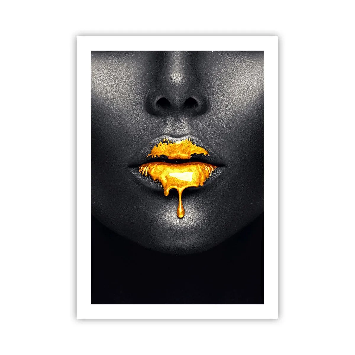 Affiche - Poster - Visage d'une femme noire avec de la peinture orange sur les lèvres - 50x70cm - Bouche d'or - Décoration murale moderne pour le salon et la chambre ARTTOR