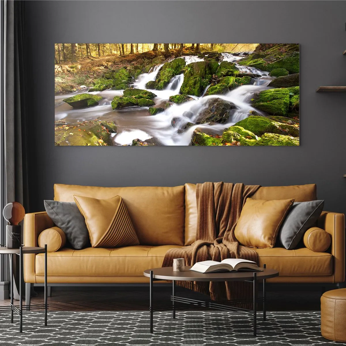 Impression sur verre - Image sur verre - Un paysage boisé avec une cascade entourée de mousse - 120x50cm - Rapidement à travers la forêt d'automne - Décoration murale moderne pour le salon et la chambre ARTTOR