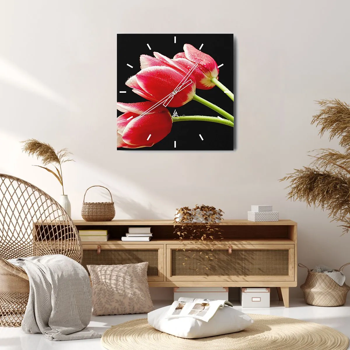 Horloge murale - Pendule murale - Tulipes rouges avec des gouttes de rosée sur fond noir - 30x30cm - Une promesse d'amour pur - Décoration murale moderne pour le salon et la chambre ARTTOR