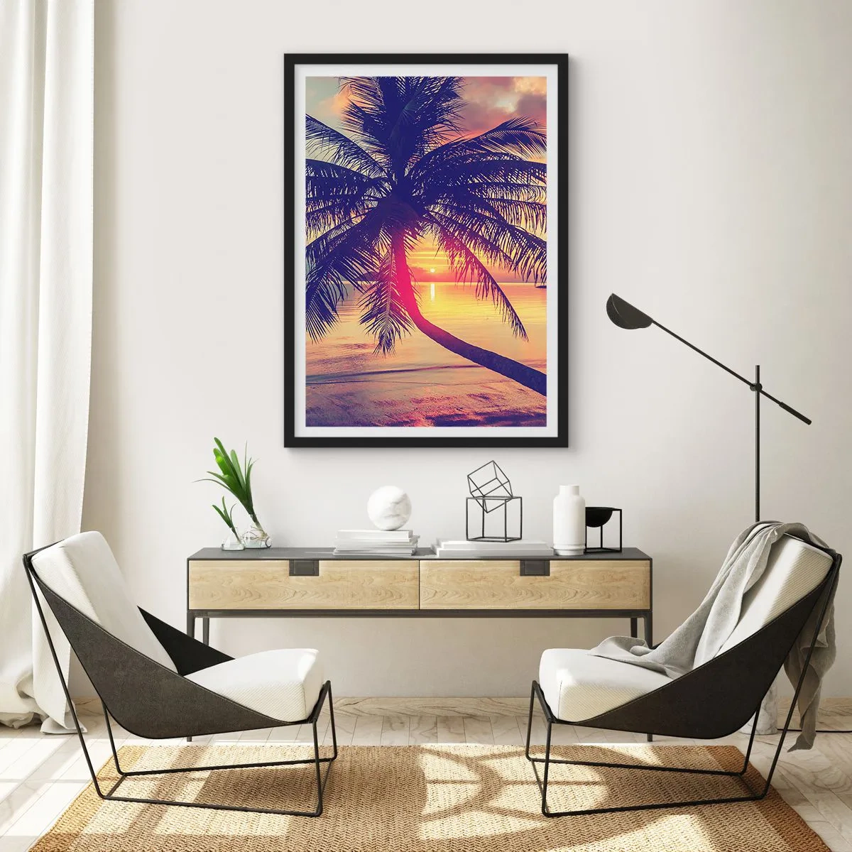 Affiche dans un cadre noir - Poster - Palmier au coucher du soleil surplombant une mer calme - 50x70cm - Soirée sous les palmiers - Décoration murale moderne pour le salon et la chambre ARTTOR
