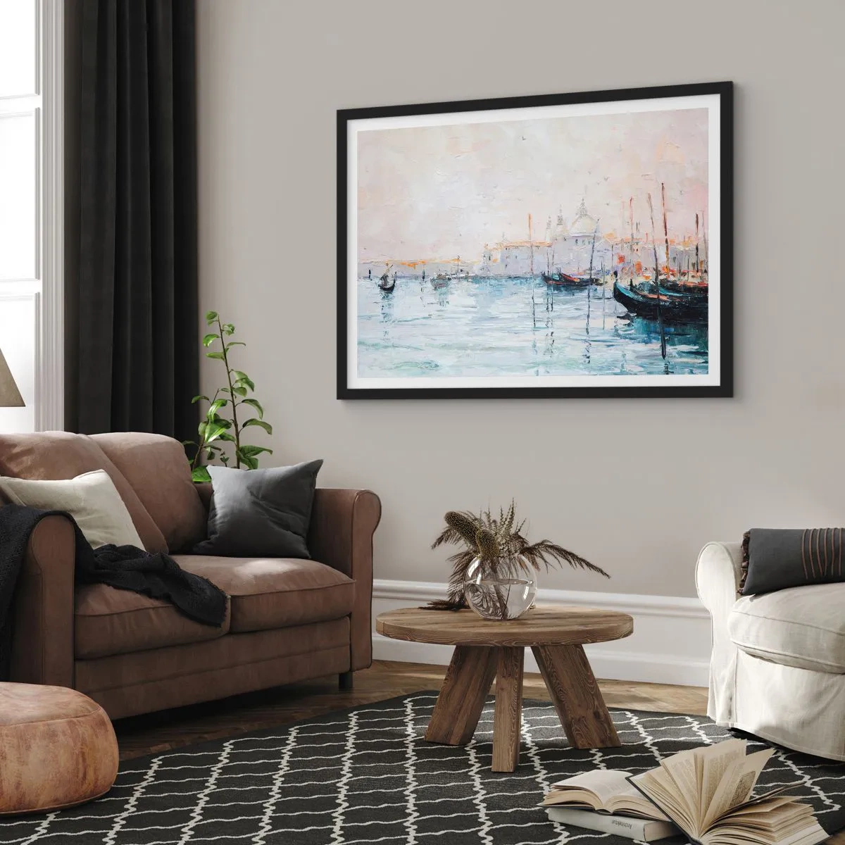 Affiche dans un cadre noir - Poster - Vue pittoresque des canaux avec des bateaux aux couleurs pastel - 100x70cm - Derrière l'eau, derrière le brouillard - Décoration murale moderne pour le salon et la chambre ARTTOR