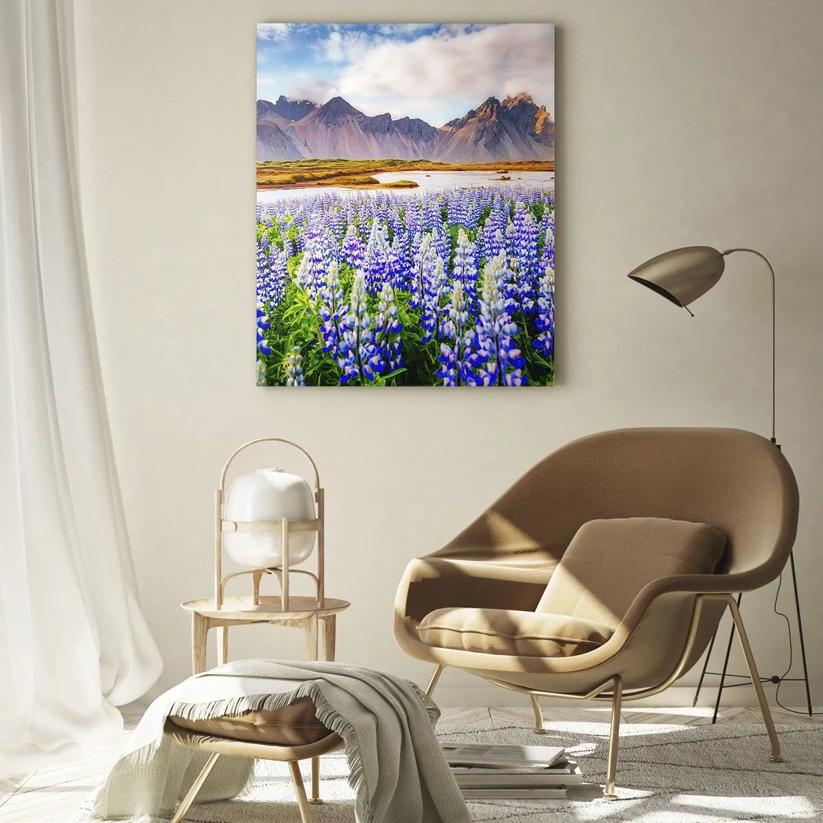 Impression sur verre - Image sur verre - Fleurs dans un paysage de montagne avec un ciel pittoresque - 80x120cm - La force et l'austérité côtoient la douceur - Décoration murale moderne pour le salon et la chambre ARTTOR
