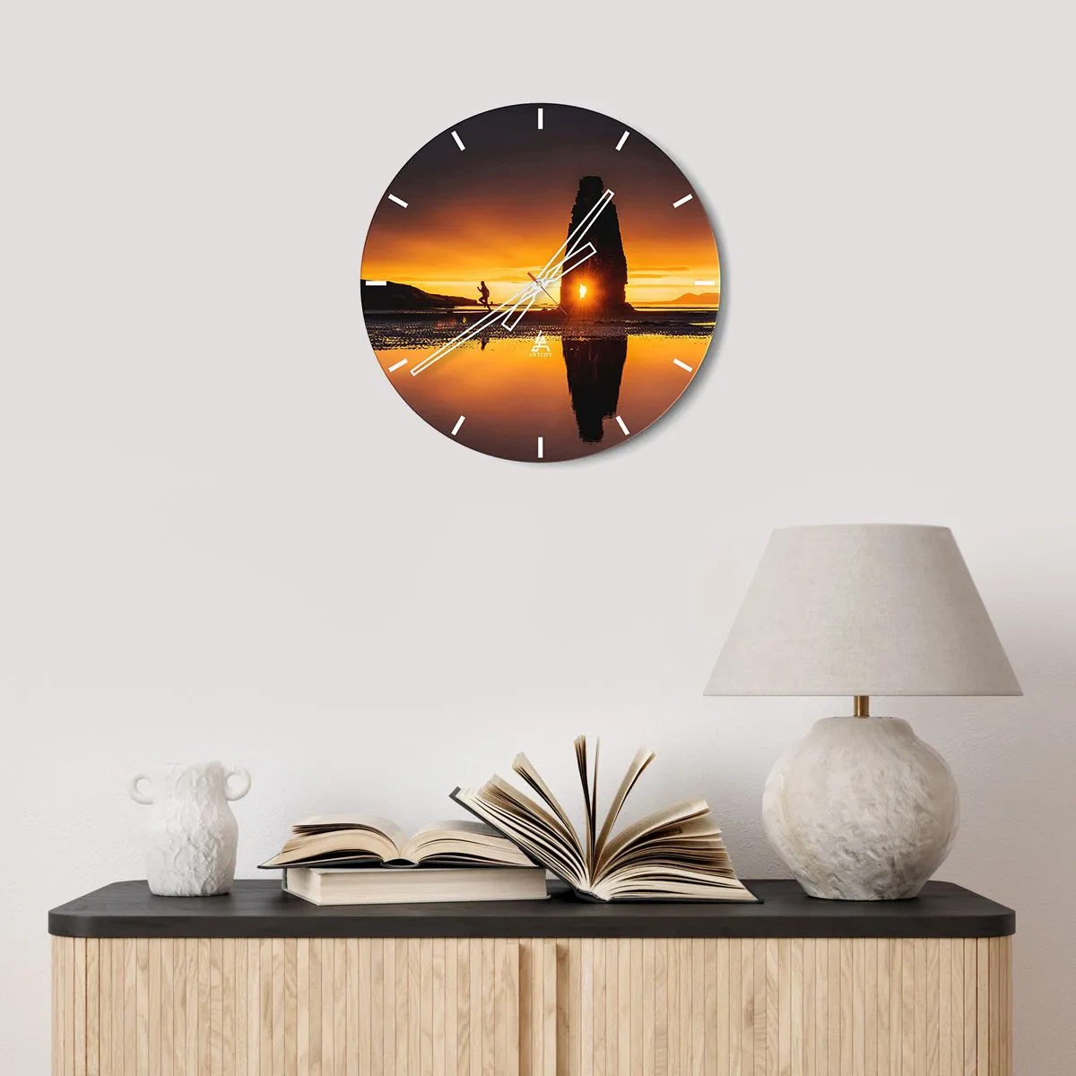 Horloge murale - Pendule murale - Coucher de soleil sur une formation rocheuse sur la plage - 30x30cm - Juste vous et la nature - Décoration murale moderne pour le salon, la cuisine et la chambre ARTTOR