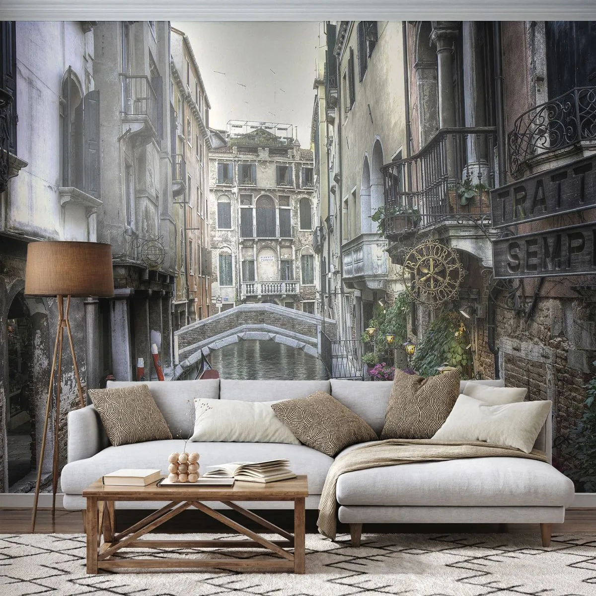 Papier Peint Photo Premium Sand - Un canal pittoresque dans une ville historique - 100x70cm - Pendant des siècles dans une réflexion silencieuse - Décoration murale moderne pour le salon et la chambre ARTTOR