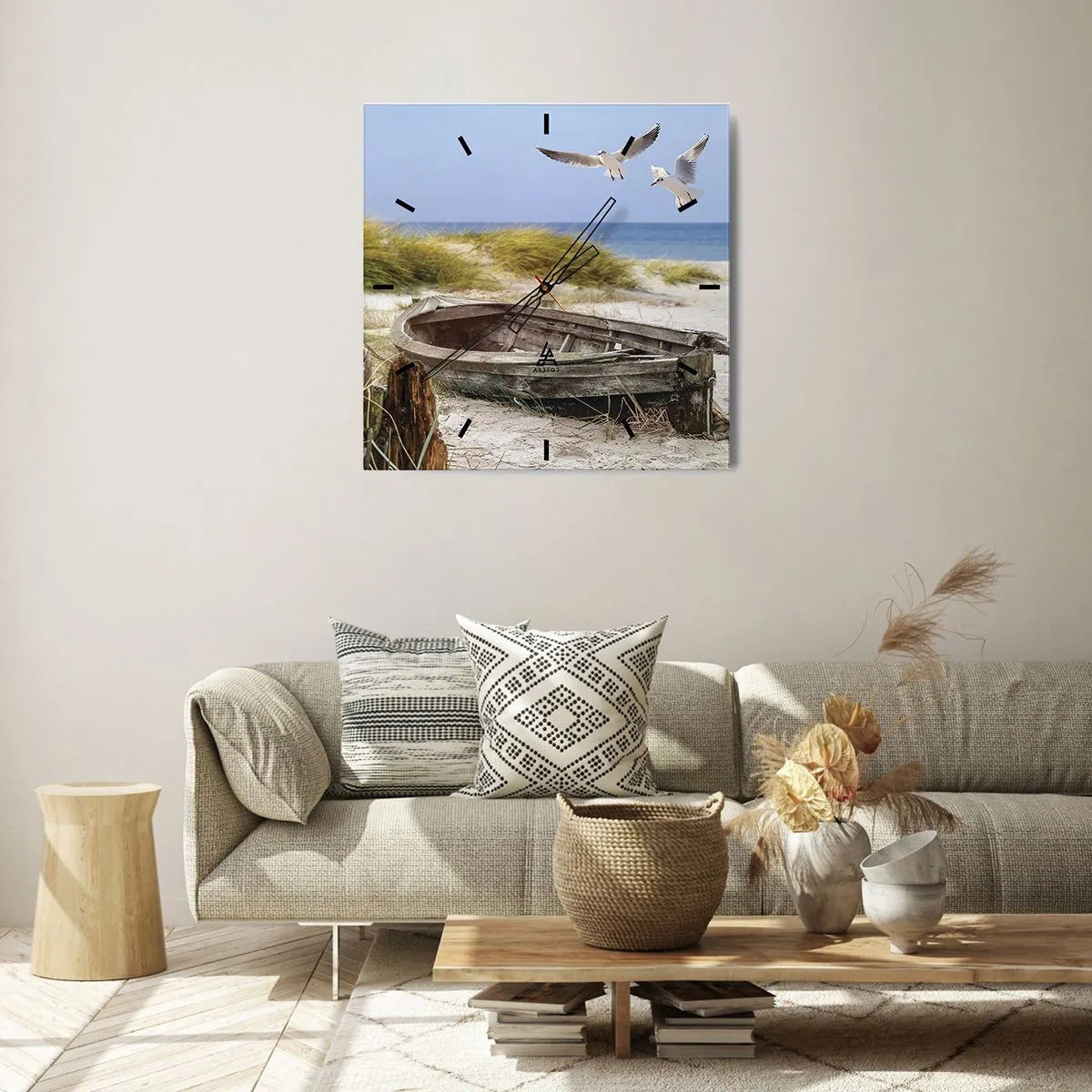Horloge murale - Pendule murale - Bateau abandonné sur une plage avec des mouettes - 30x30cm - Bain de vent - Décoration murale moderne pour le salon et la chambre ARTTOR