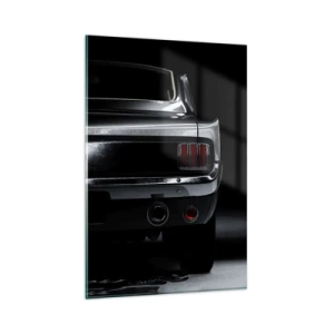 Impression sur verre - Image sur verre - Une image en noir et blanc de l'arrière d'une voiture classique sur un fond sombre. - 80x120cm - Le charme du classique - Décoration murale moderne pour le salon et la chambre ARTTOR