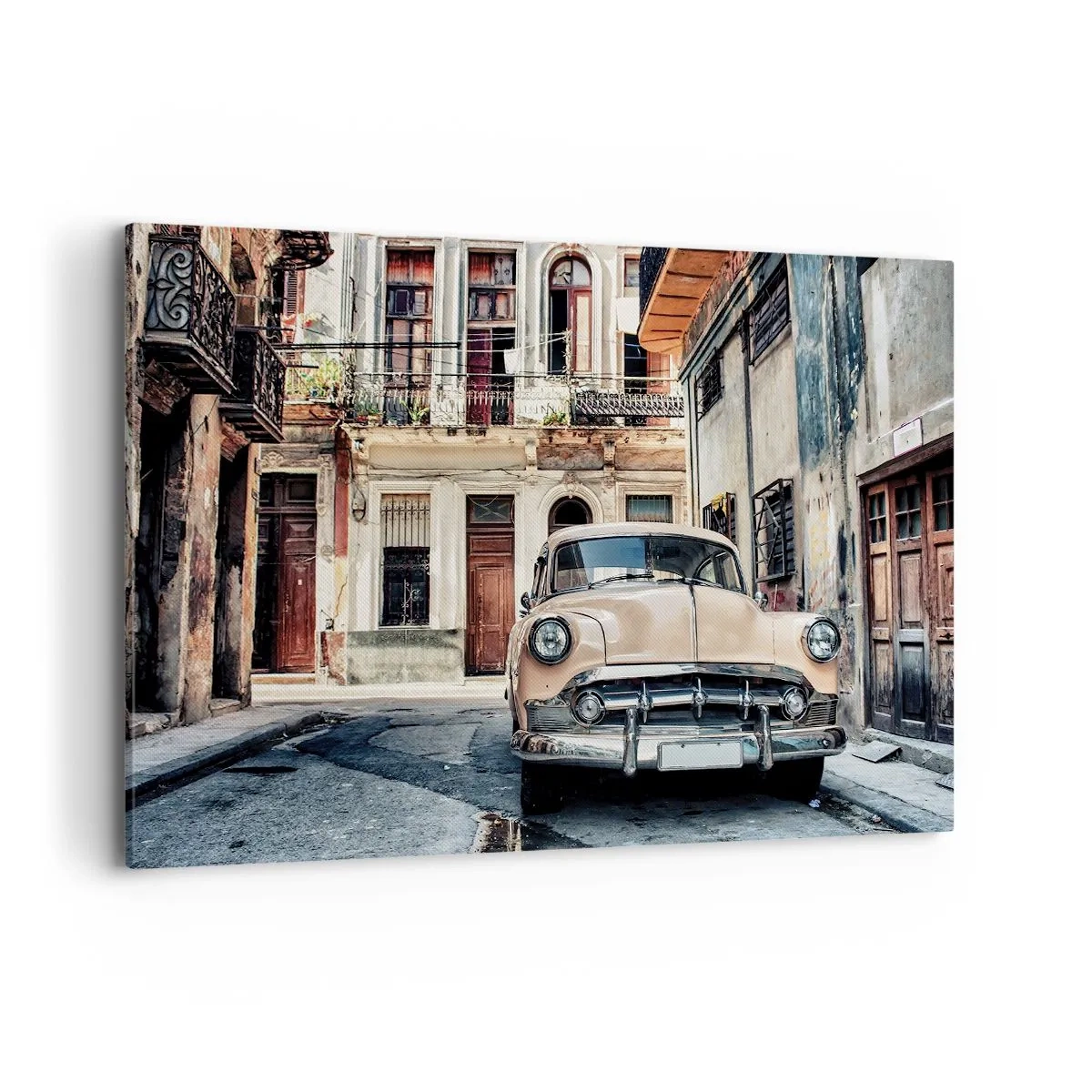 Impression sur toile - Image sur toile - Une voiture classique sur fond d'architecture urbaine - 120x80cm - Sieste à La Havane - Décoration murale moderne pour le salon et la chambre ARTTOR