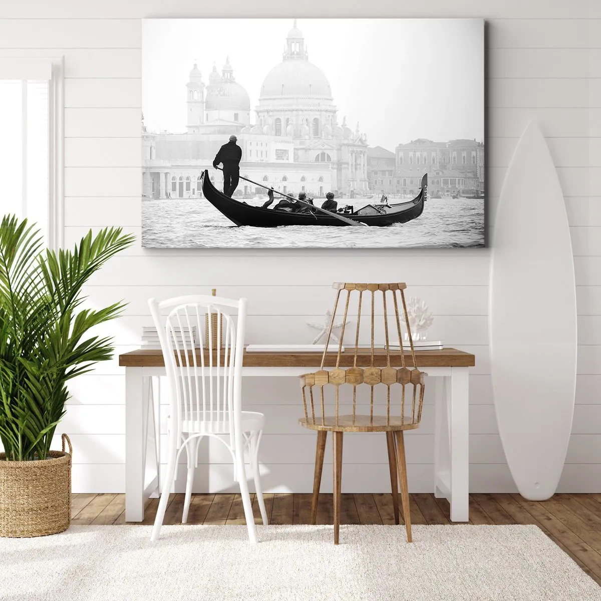 Impression sur toile - Image sur toile - Une gondole avec la basilique en arrière-plan en noir et blanc - 70x50cm - Voyage aux sources de la beauté - Décoration murale moderne pour le salon et la chambre ARTTOR