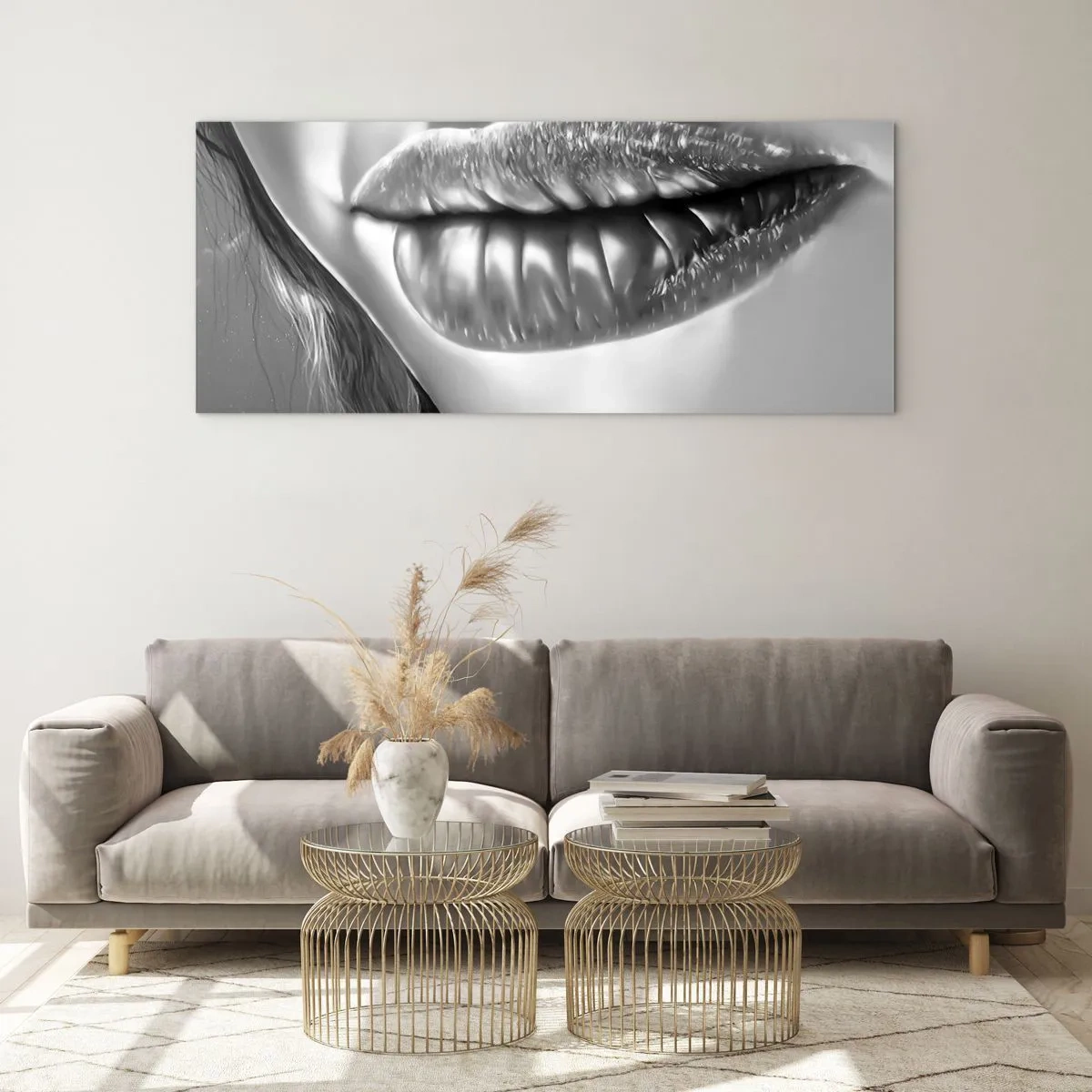 Impression sur verre - Image sur verre - Gros plan noir et blanc des lèvres d'une femme avec un effet brillant et des détails. - 160x50cm - Je sais à quoi tu penses… - Décoration murale moderne pour le salon et la chambre ARTTOR