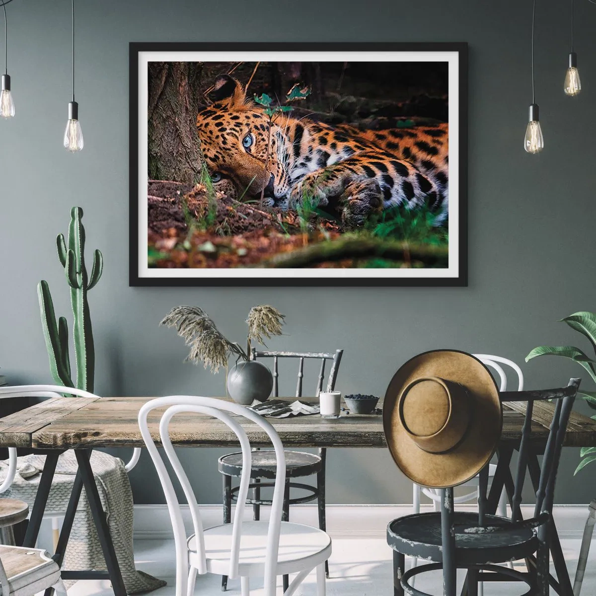 Affiche dans un cadre noir - Poster - Un léopard couché à l'ombre des arbres - 100x70cm - Fais-moi confiance - Décoration murale moderne pour le salon et la chambre ARTTOR