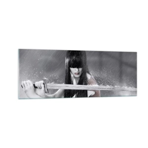 Impression sur verre - Image sur verre - Une femme avec une épée sous la pluie avec une apparence dynamique et mystérieuse - 140x50cm - Belle et dangereuse - Décoration murale moderne pour le salon et la chambre ARTTOR