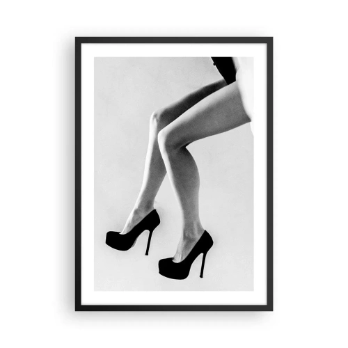 Affiche dans un cadre noir - Poster - Photographie en noir et blanc des jambes d'une femme en talons hauts - 50x70cm - Féminité éternelle - Décoration murale moderne pour le salon et la chambre ARTTOR