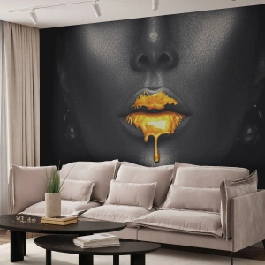 Papier Peint Photo Standard Eco - Bouche d'or - Abstraction, Bouche de femme, Visage de femme - 250x175 cm