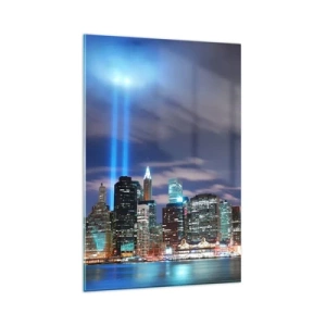 Impression sur verre - Image sur verre - Panorama nocturne de la ville avec deux faisceaux lumineux dans le ciel - 80x120cm - Atteindre le ciel avec la lumière - Décoration murale moderne pour le salon et la chambre ARTTOR